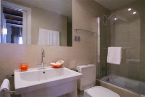 Aspasios Las Ramblas Apartments - Barcelona, Barcelona